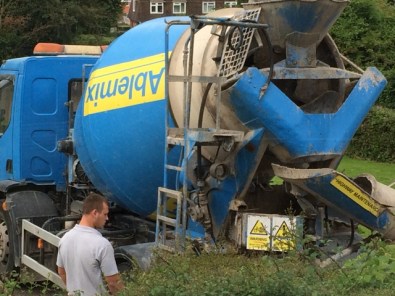 Concrete mixer 2 arriving 2