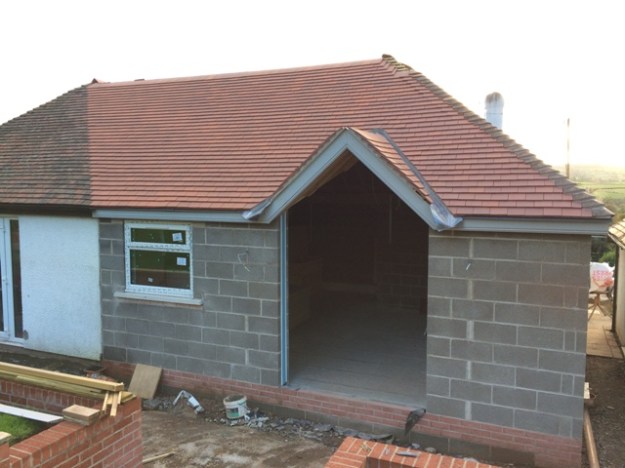 roof-over-back-of-kitchen-nearly-complete-resized