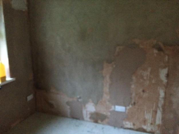 new-small-bedroomblurred-picture-no-light-walls-prepared-for-plastering