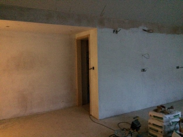 painting-at-the-back-of-kitchen