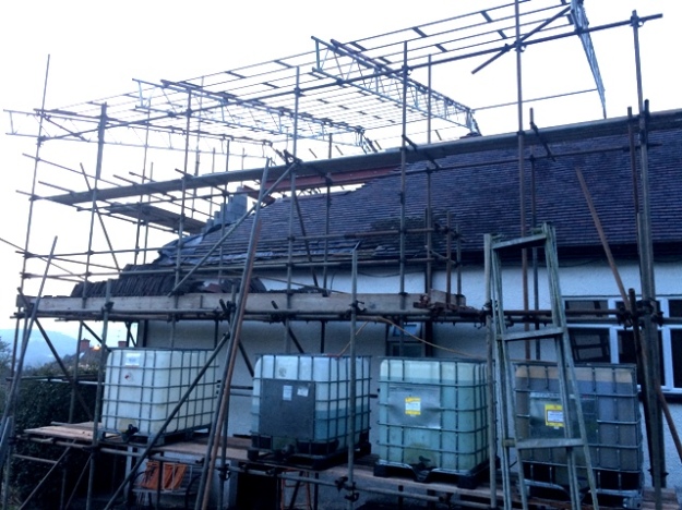 new-scaffolding-going-up-to-cover-house-pic-3