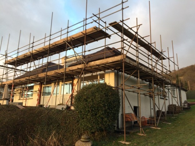 scaffolding-at-the-right-hand-side