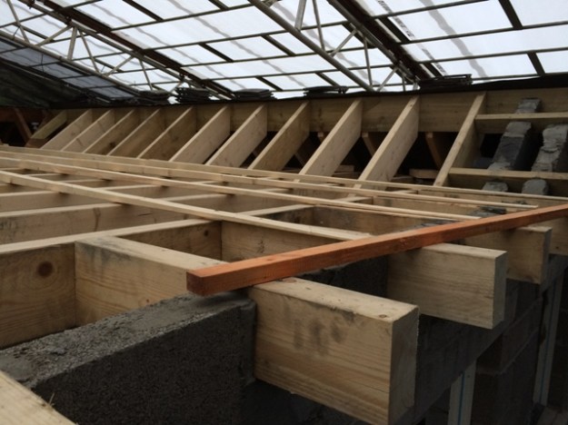 flat-roof-area-between-steelbeams-now-also-under-construction