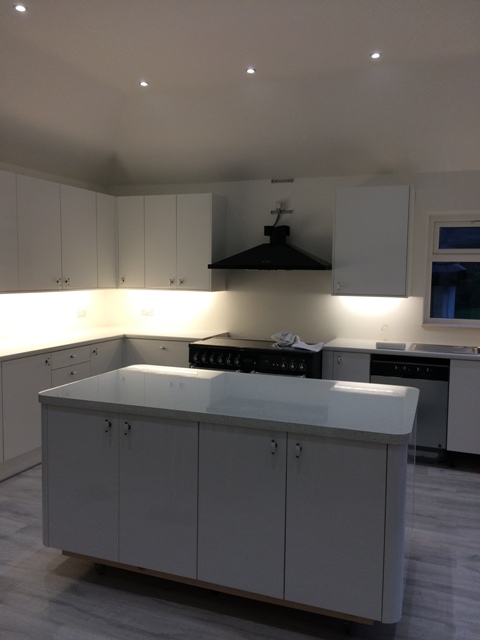 new-under-cupboard-unit-lighting-in-new-kitchen